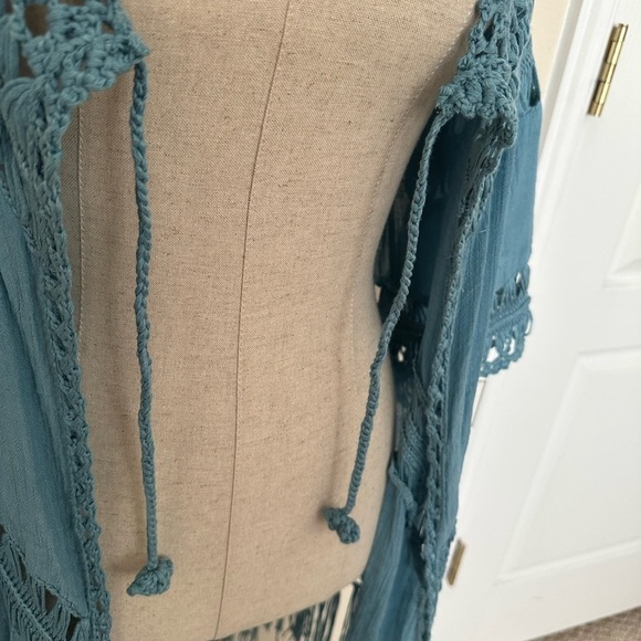 Jen & Co. Open Front Duster with Tie Crochet Details and Fringe - Picture 6 of 8
